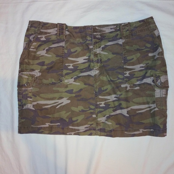 Old Navy Dresses & Skirts - Plus size OLD NAVY camo skirt. SIZE 20
